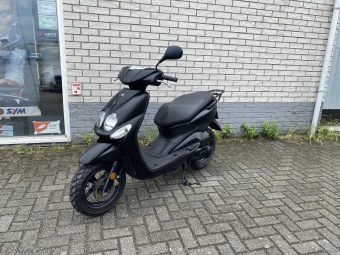 MOOIE YAMAHA NEO,S BROM 45KM MAT BLACK 4-TAKT BJ2014 8000KM