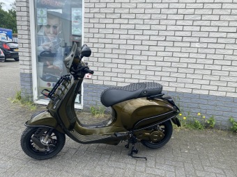  DIKKE VESPA SPRINT S 45KM BROM PYTHON GREEN SPECIAL BJ2019 8000KM VOL OPTIES