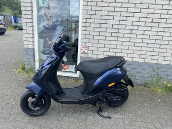LEUKE PIAGGIO ZIP SP 45KM 4-T BROM MIDNIGHT BLEU BJ2012 8000KM