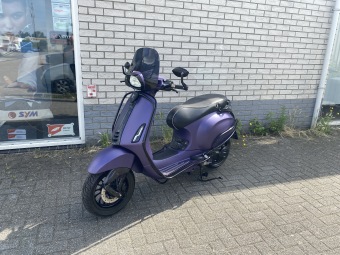 DIKKE VESPA SPRINT S 45KM BROM MAT PAARS BJ2021 9000KM