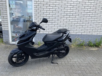 MOOIE YAMAHA AEROX R 45KM BROM MAT BLACK BJ2019 