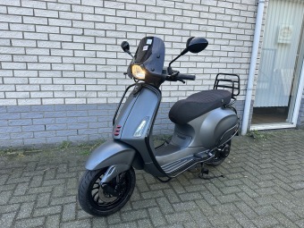 DIKKE VESPA SPRINT S 45KM BROM MAT GRIJS BJ2018 8.000KM 4-TAKT