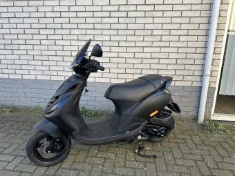 GAVE PIAGGIO ZIP SP 45KM BROM MAT ZWART BJ2017 12000KM