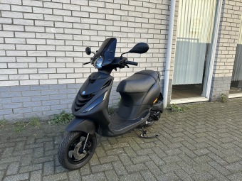 GAVE PIAGGIO ZIP SP 45KM BROM MAT ZWART BJ2017 12000KM