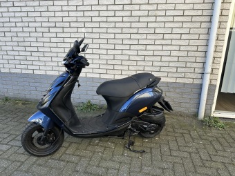  DIKKE PIAGGIO ZIP SP 45KM BROM 4T MIDNIGHT BLEU BJ2017 7000KM