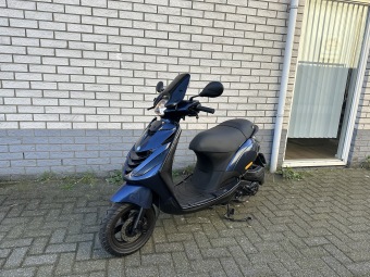  DIKKE PIAGGIO ZIP SP 45KM BROM 4T MIDNIGHT BLEU BJ2017 7000KM