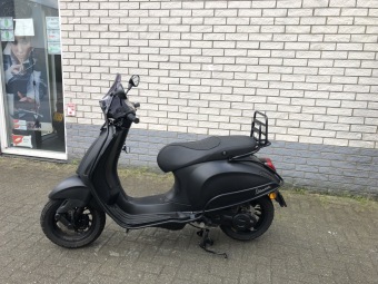 GAVE VESPA SPRINT S MAT BLACK 45KM BROM BJ2019 6000KM