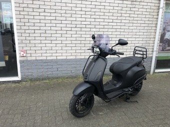 GAVE VESPA SPRINT S MAT BLACK 45KM BROM BJ2019 6000KM