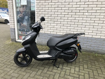 MOOIE PEUGEOT KISBEE 45KM BROM BLACK EDITION BJ2021 6500KM