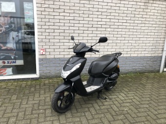 MOOIE PEUGEOT KISBEE 45KM BROM BLACK EDITION BJ2021 6500KM