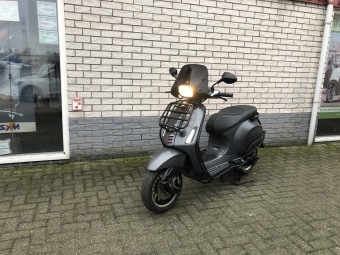 GAVE VESPA SPRINT S 45KM BROM MAT GRIJS BJ2015 14000KM VL OPTIE