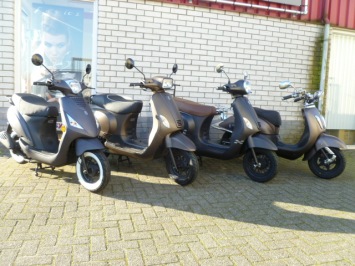 Nieuwe euro 4 BTC RIVA 25KM OF 45KM 3 jaar garantie