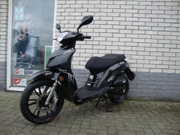 Trevis Tour Scooter WaterGekoelde 4-Takt Motor de... www.ScooterProf.nl