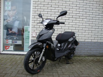 Trevis Tour Scooter WaterGekoelde 4-Takt Motor de... www.ScooterProf.nl