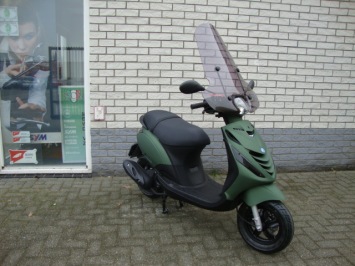 NIEUWE PIAGGIO ZIP SP SPECIAL 25 4-TAKT SNOR of BROM  MAT GROEN  NIEUW 0KM