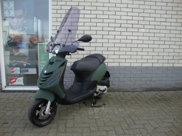 NIEUWE PIAGGIO ZIP SP SPECIAL 25 4-TAKT SNOR of BROM MAT GROEN  NIEUW  0KM