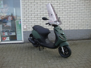 NIEUWE PIAGGIO ZIP SP SPECIAL 25 4-TAKT SNOR of BROM MAT GROEN  NIEUW  0KM