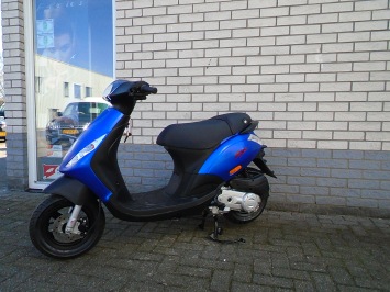 NIEUWE PIAGGIO ZIP SPECIAL 25 4-TAKT euro5  SNOR of BROM  NIEUW 0KM