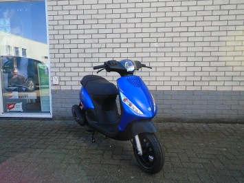 NIEUWE PIAGGIO ZIP SPECIAL 25 4-TAKT euro5  SNOR of BROM  NIEUW 0KM