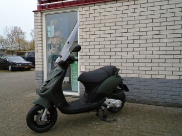 NIEUWE PIAGGIO ZIP SP SPECIAL 25 4-TAKT euro4 SNOR of BROM MAT GROEN  NIEUW 0KM 2023