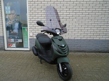 NIEUWE PIAGGIO ZIP SP SPECIAL 25 4-TAKT euro4 SNOR of BROM MAT GROEN  NIEUW 0KM 2023