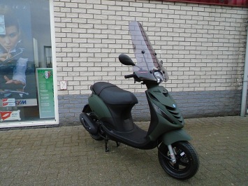 NIEUWE PIAGGIO ZIP SP SPECIAL 25 4-TAKT euro4 SNOR of BROM MAT GROEN  NIEUW 0KM 2023