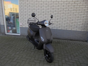 NIEUWE BTC RIVA DJJD CASHMERE efi MAT BLACK  4-takt LED 0KM