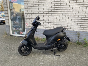 MOOIE PIAGGIO ZIP SP 45KM BROM MAT ZWART BJ2007 8000KM