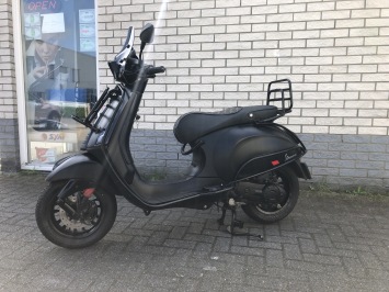 GAVE VESPA SPRINT S 45KM BROM MAT BLACK 7200KM BJ2019 4-TAKT