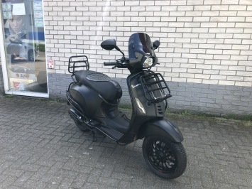 GAVE VESPA SPRINT S 45KM BROM MAT BLACK 7200KM BJ2019 4-TAKT