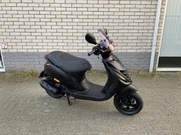DIKKE PIAGGIO ZIP SP 45KM BROM MAT ZWART BJ2015 5000KM