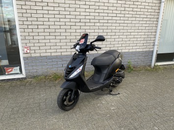 GAVE PIAGGIO ZIP SP 45KM BROM MAT ZWART BJ2016 8000KM