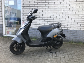 DIKKE PIAGGIO ZIP SP 45KM BROM NARDO GREY BJ2016 6000KM