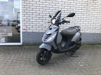 DIKKE PIAGGIO ZIP SP 45KM BROM NARDO GREY BJ2016 6000KM