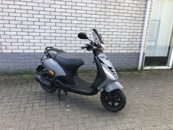 DIKKE PIAGGIO ZIP SP 45KM BROM NARDO GREY BJ2016 6000KM