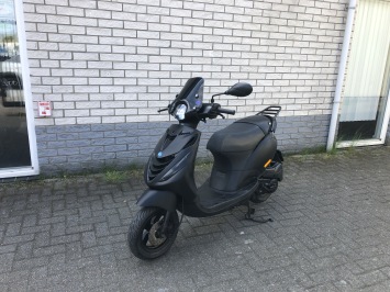 MOOIE PIAGGIO ZIP SP 45KM BROM MAT BLACK BJ2010 8000KM