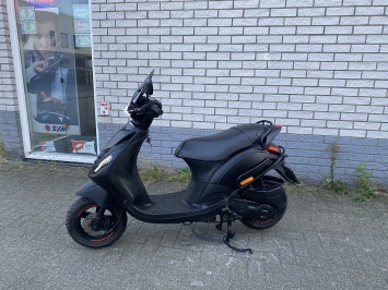 GAVE PIAGGIO ZIP SP 45 4-TAKT MAT BLACK BROM BJ2020 4.000KM