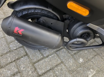 DIKKE PIAGGIO ZIP SP 45KM BROM 80CC BJ2017 8000KM VOL OPTIES