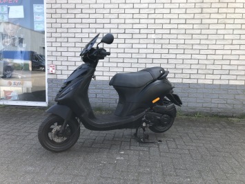 JONGE PIAGGIO ZIP SP 45KM BROM MAT BALCK BJ2024 6000KM