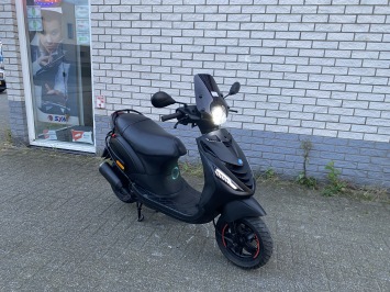 GAVE PIAGGIO ZIP SP 45 4-TAKT MAT BLACK BROM BJ2020 4.000KM