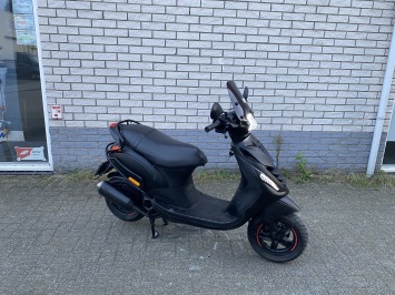 GAVE PIAGGIO ZIP SP 45 4-TAKT MAT BLACK BROM BJ2020 4.000KM