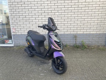 2-takt SUPER SNELLE PIAGGIO ZIP 2T SP LINE MAT DRAGON 8000KM 70CC