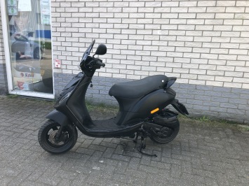 DIKKE PIAGGIO ZIP SP 45KM BROM MAT BLACK BJ2016 8000KM