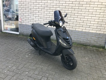 DIKKE PIAGGIO ZIP SP 45KM BROM MAT BLACK BJ2016 8000KM