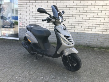 DIKKE PIAGGIO ZIP SP 45KM BROM NARDO GREY BJ2016 8000KM