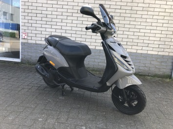 DIKKE PIAGGIO ZIP SP 45KM BROM NARDO GREY BJ2016 8000KM