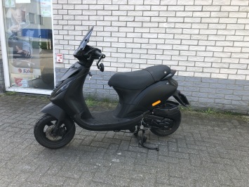 LEUKE PIAGGIO ZIP SP 45KM BROM MAT BLACK BJ2015 7000KM