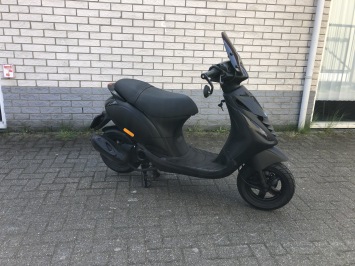 LEUKE PIAGGIO ZIP SP 45KM BROM MAT BLACK BJ2015 7000KM
