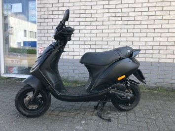 2-TAKT GAVE  PIAGGIO ZIP SP 45 2-TAKT MAT BLACK  BROM  BJ2011 9000KM 