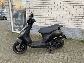 MOOIE PIAGGIO ZIP SP 45KM BROM MAT ZWART BJ2014 10.000KM